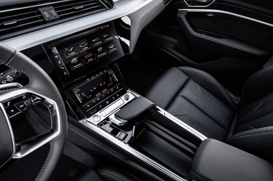 Детали интерьера Audi e-tron 55 Quattro 2019 года  (WW) (фото 174 из 452)